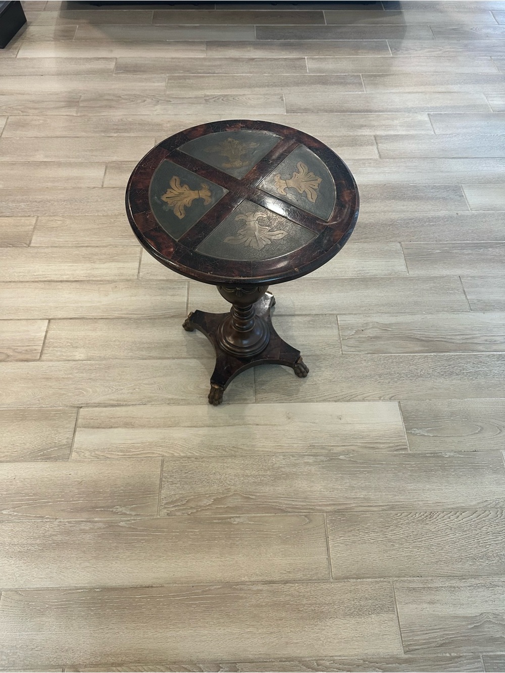 VTG Round Pedestal Accent Inlaid
Wood Top Table (18" Diameter/ 25" Tall)
